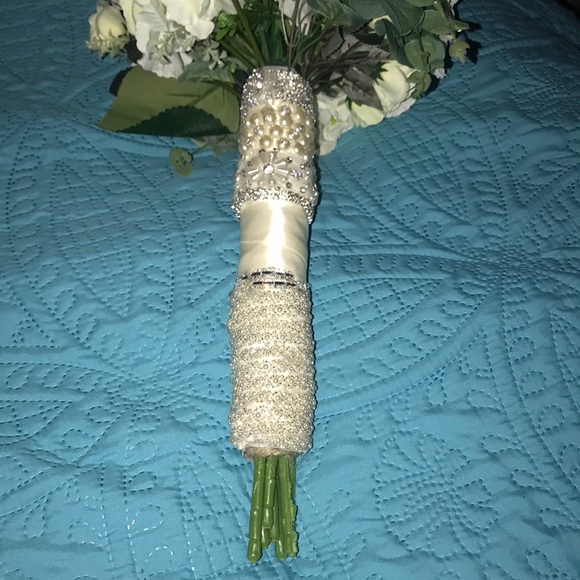 NWT Beautiful bridal bouquet handmade - Picture 4 of 8